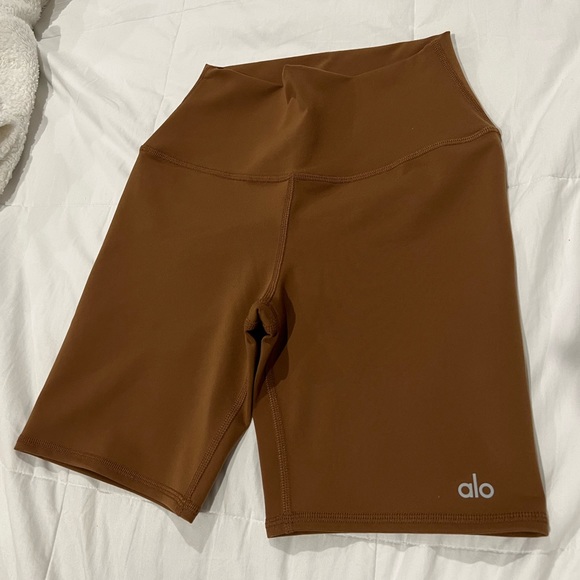Alo Yoga shorts for Women XS color Brown - Picture 2 of 4